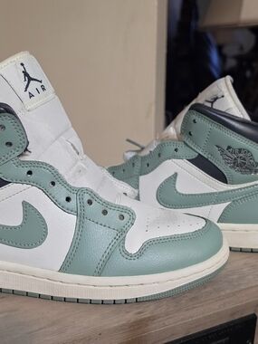 Nike Kids Air Jordan 1 Mid White and Seafoam Green Sneakers